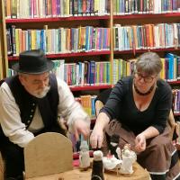 Lóri bácsi és Adél néni mesél